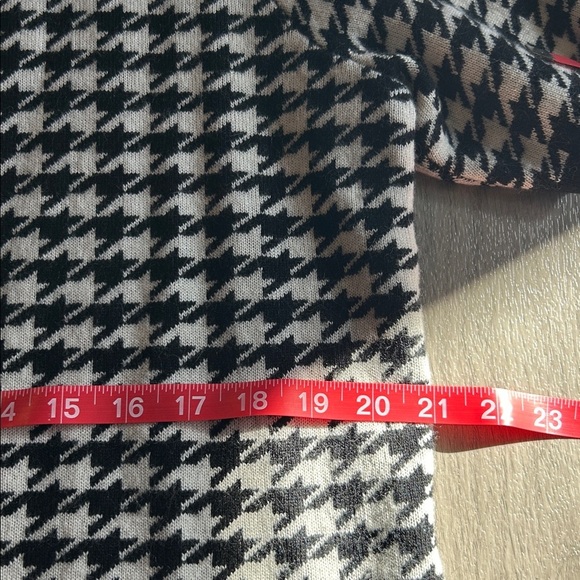 Alexandra Bartlett Black and White Houndstooth Cardigan - Picture 7 of 10